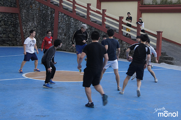 teams-playing-futsal